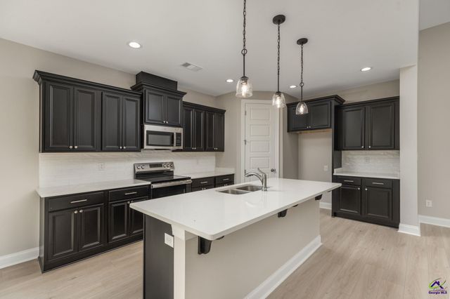 205 Farmland Circle, Perry, GA 31069