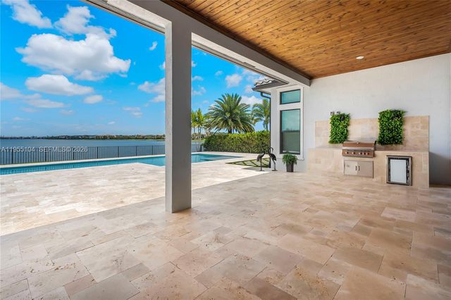 12435 S Parkland Bay Trl, Parkland, FL 33076