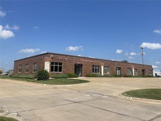 800-820 N Compton Drive, Hiawatha, IA 52233