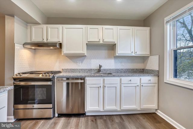 9202 SPRUCEWOOD RD, Burke, VA 22015