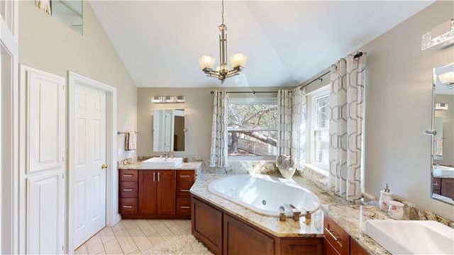 2195 E Wolf Creek Drive, Fayetteville, AR 72703