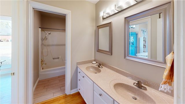 2195 E Wolf Creek Drive, Fayetteville, AR 72703