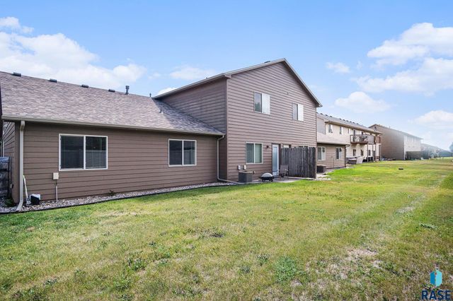 3604 W 93rd St Street, Sioux Falls, SD 57108