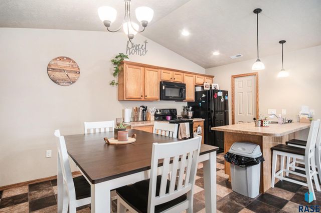 3604 W 93rd St Street, Sioux Falls, SD 57108