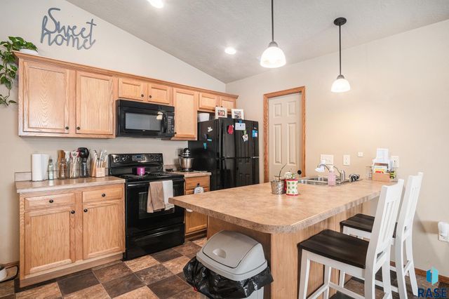 3604 W 93rd St Street, Sioux Falls, SD 57108