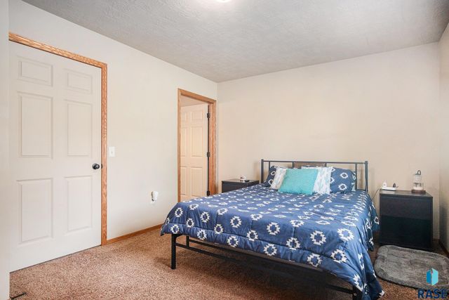 3604 W 93rd St Street, Sioux Falls, SD 57108