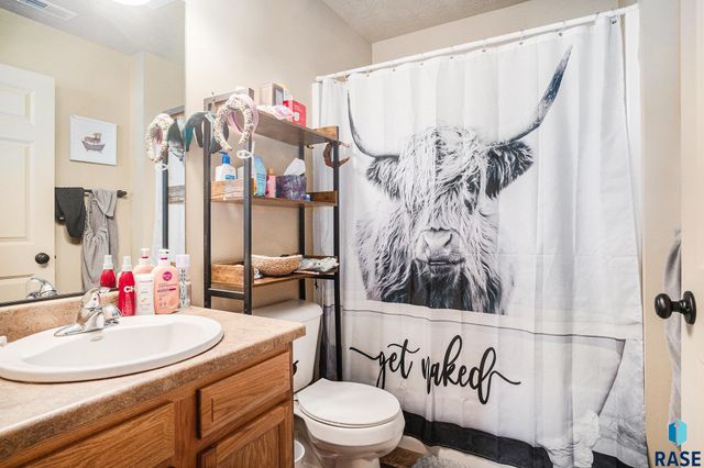 3604 W 93rd St Street, Sioux Falls, SD 57108