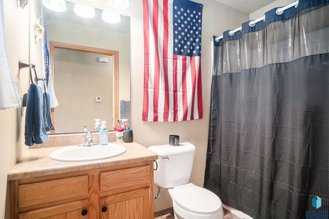 3604 W 93rd St Street, Sioux Falls, SD 57108