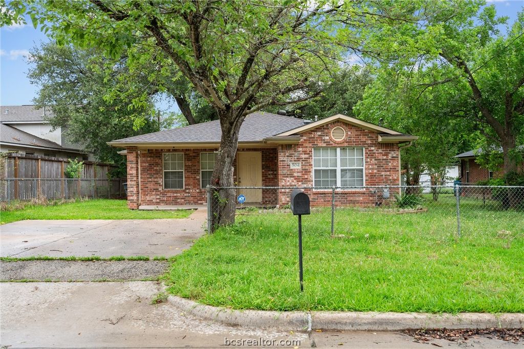 504 Thompson Street, College Station, TX 77840