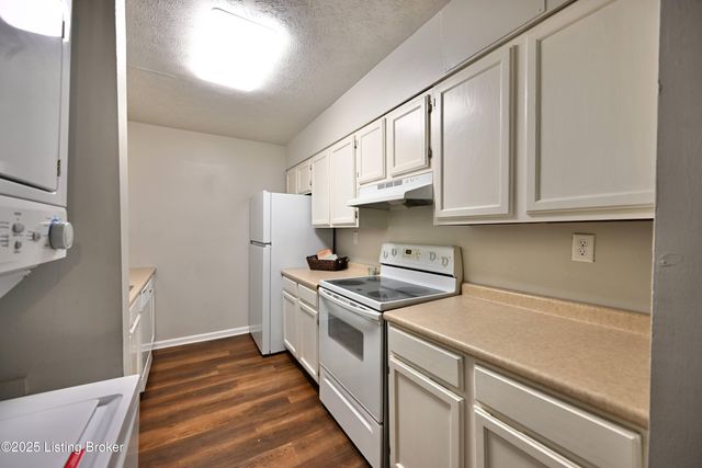 3500 Lodge Ln APT 338, Louisville, KY 40218