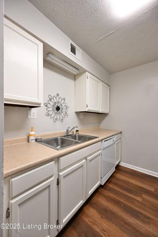 3500 Lodge Ln APT 338, Louisville, KY 40218