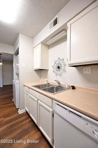 3500 Lodge Ln APT 338, Louisville, KY 40218