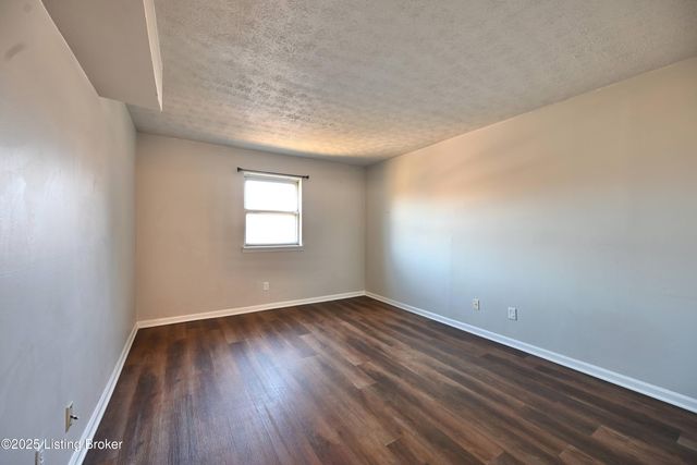 3500 Lodge Ln APT 338, Louisville, KY 40218