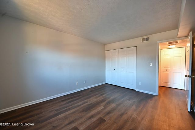 3500 Lodge Ln APT 338, Louisville, KY 40218