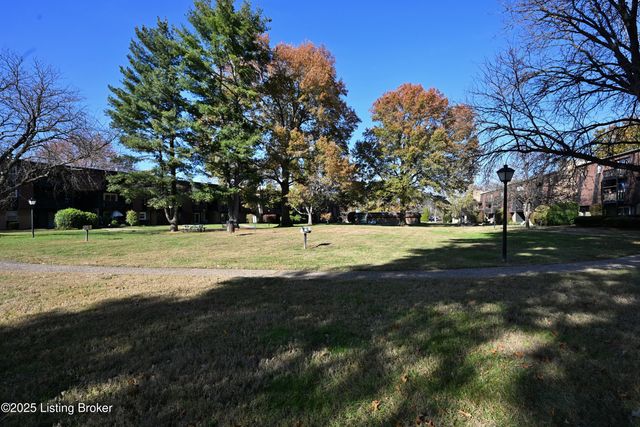 3500 Lodge Ln APT 338, Louisville, KY 40218