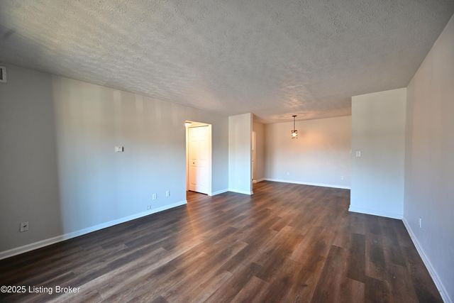 3500 Lodge Ln APT 338, Louisville, KY 40218