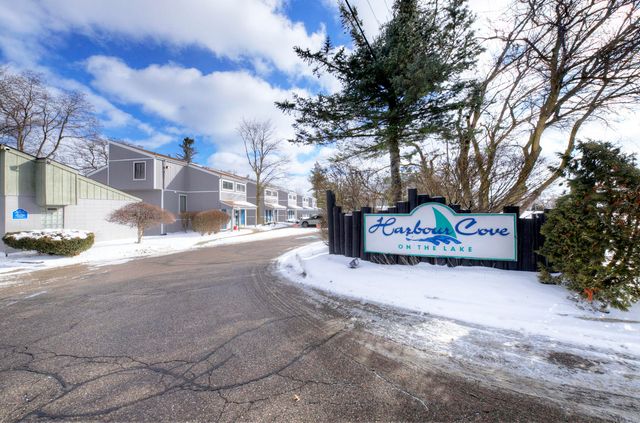 9573 Harbour Cove Court, Ypsilanti Twp, MI 48197