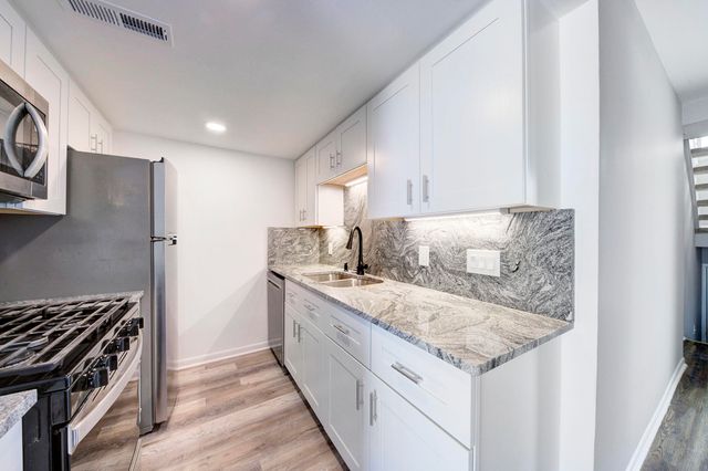 9573 Harbour Cove Court, Ypsilanti Twp, MI 48197