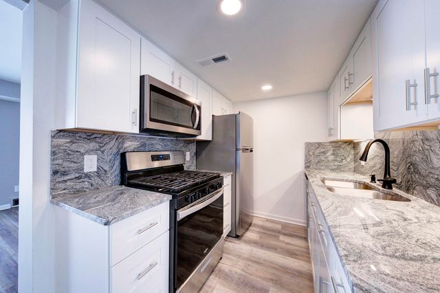 9573 Harbour Cove Court, Ypsilanti Twp, MI 48197