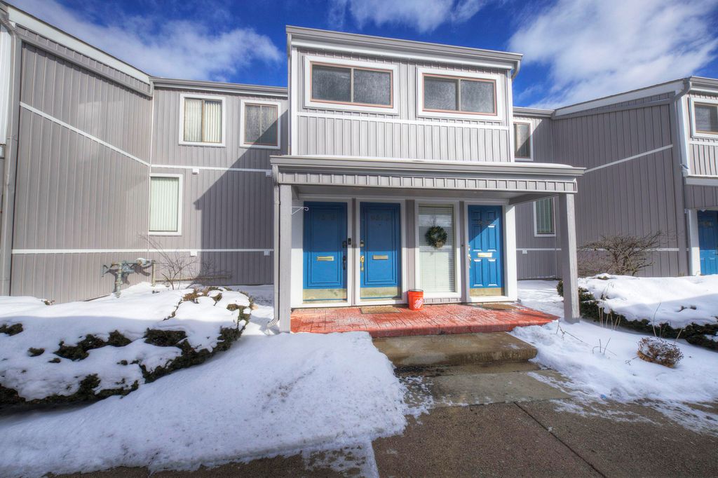 9573 Harbour Cove Court, Ypsilanti Twp, MI 48197