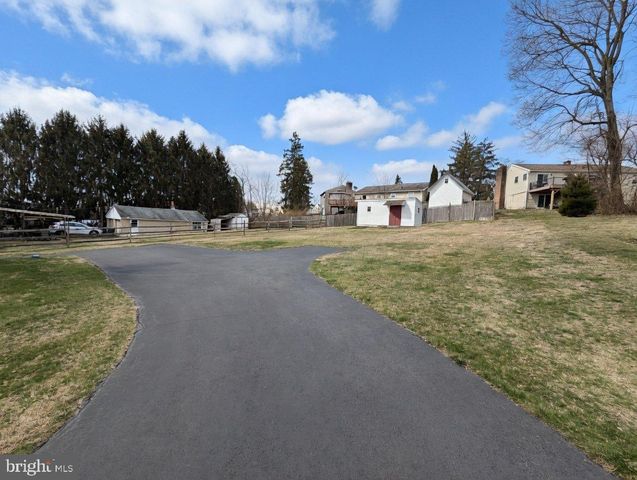 42 GROFF RD, Boyertown, PA 19512