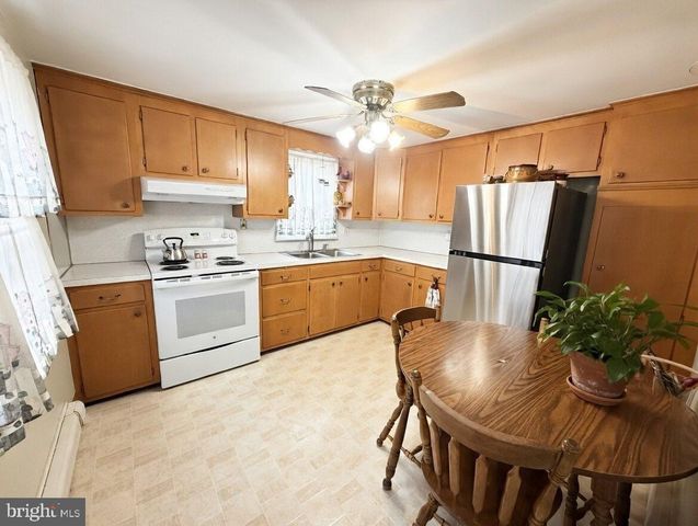 42 GROFF RD, Boyertown, PA 19512