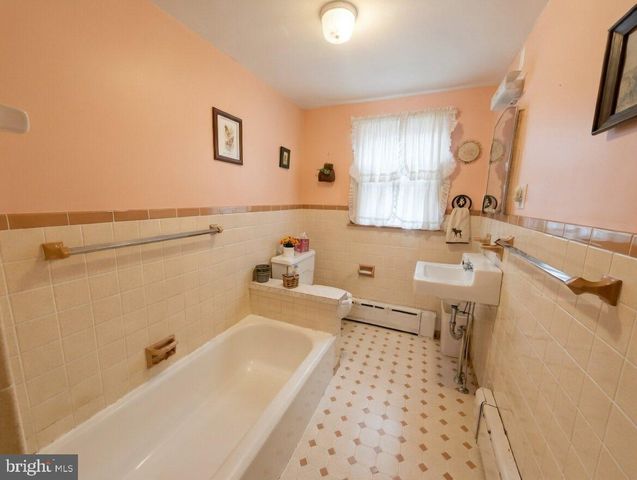 42 GROFF RD, Boyertown, PA 19512