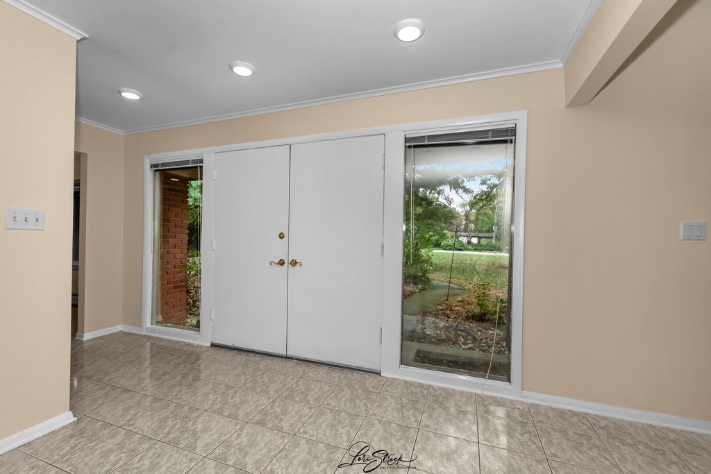 10S073 Clarendon Hills Road, Willowbrook, IL 60527 — photo 3