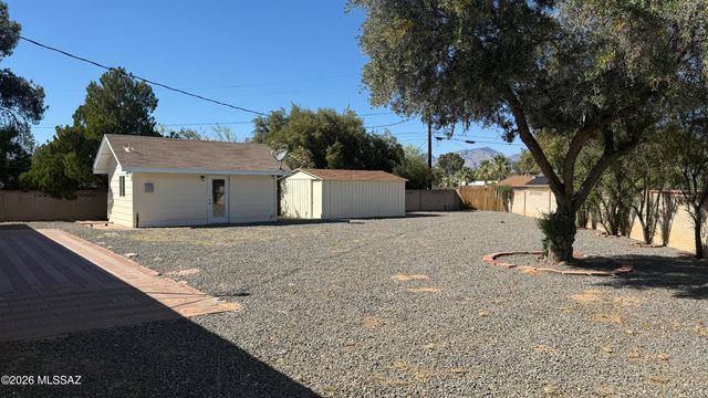 8449 E Kent Place, Tucson, AZ 85710