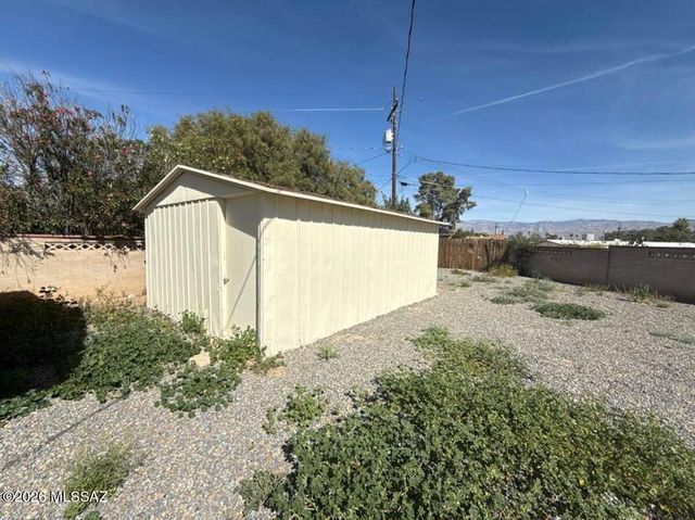 8449 E Kent Place, Tucson, AZ 85710