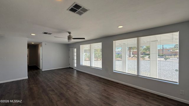 8449 E Kent Place, Tucson, AZ 85710