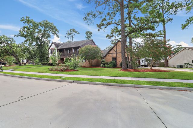 3902 Savell Drive, Baytown, TX 77521