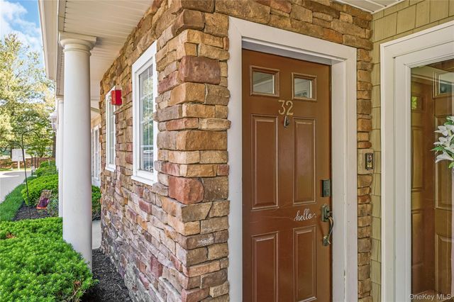 32 Della Drive, West Babylon, NY 11704