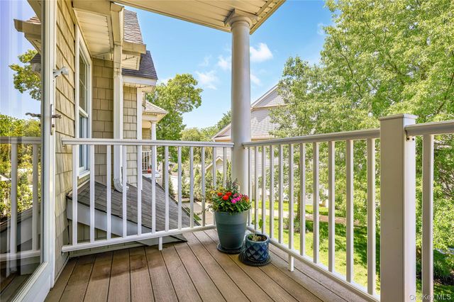32 Della Drive, West Babylon, NY 11704