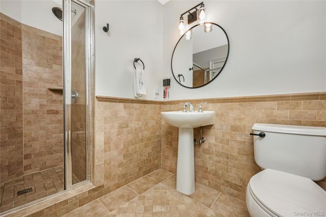 32 Della Drive, West Babylon, NY 11704