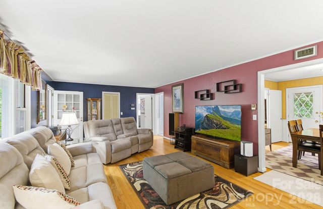 108 Arthur Lane, Hendersonville, NC 28791