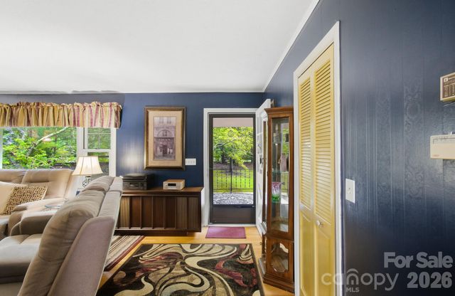 108 Arthur Lane, Hendersonville, NC 28791