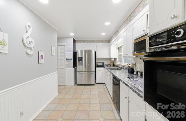 108 Arthur Lane, Hendersonville, NC 28791