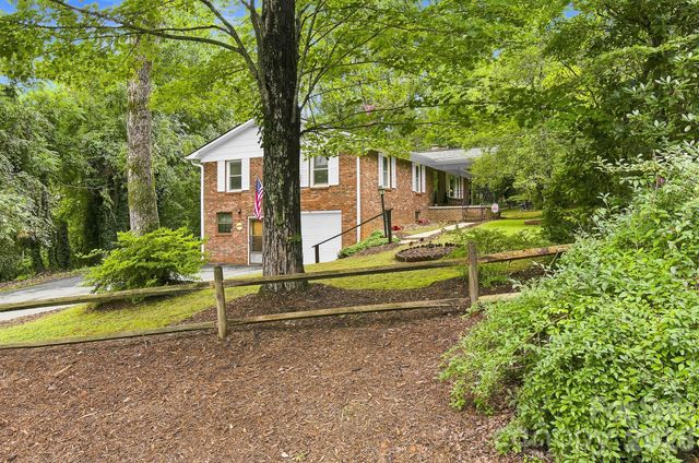 108 Arthur Lane, Hendersonville, NC 28791
