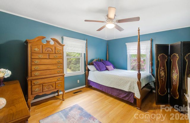 108 Arthur Lane, Hendersonville, NC 28791
