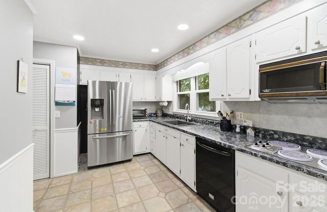 108 Arthur Lane, Hendersonville, NC 28791
