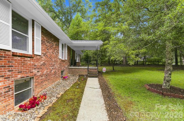 108 Arthur Lane, Hendersonville, NC 28791
