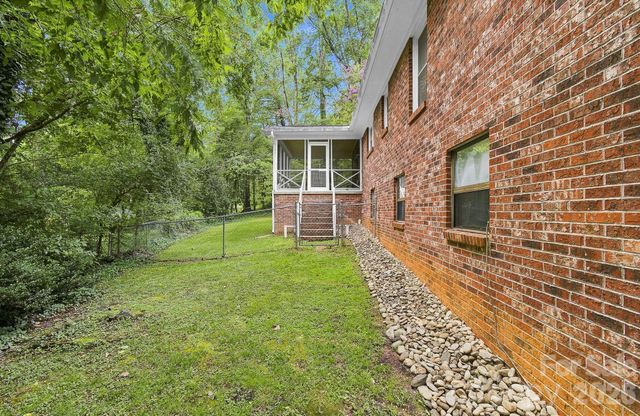 108 Arthur Lane, Hendersonville, NC 28791