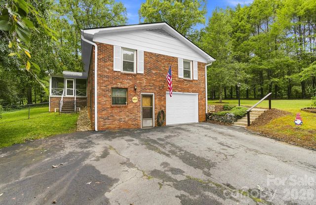 108 Arthur Lane, Hendersonville, NC 28791