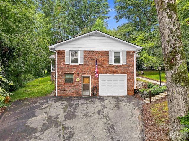 108 Arthur Lane, Hendersonville, NC 28791