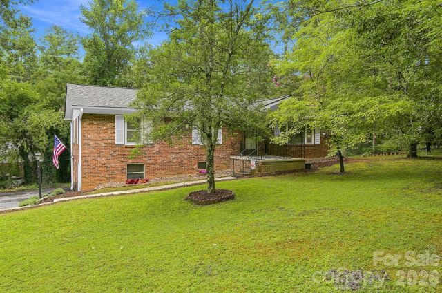108 Arthur Lane, Hendersonville, NC 28791