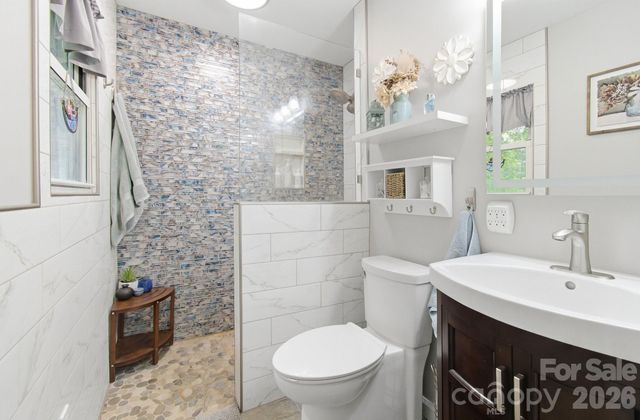 108 Arthur Lane, Hendersonville, NC 28791