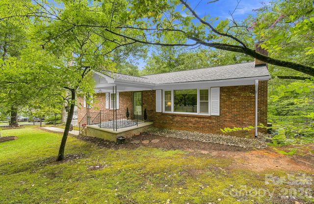 108 Arthur Lane, Hendersonville, NC 28791
