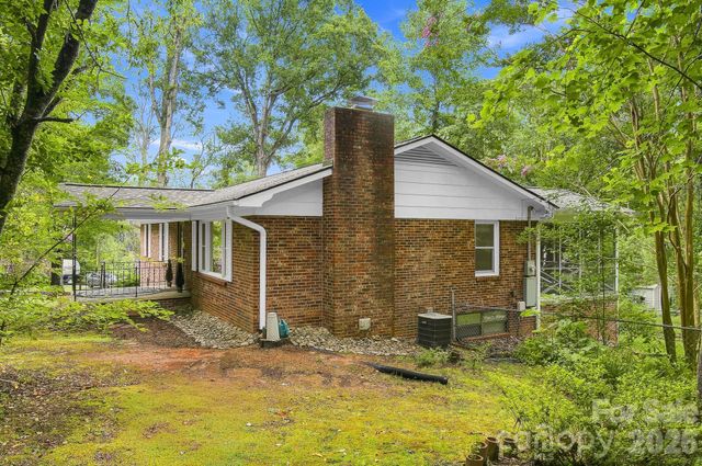 108 Arthur Lane, Hendersonville, NC 28791