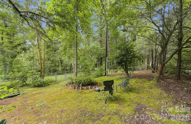 108 Arthur Lane, Hendersonville, NC 28791